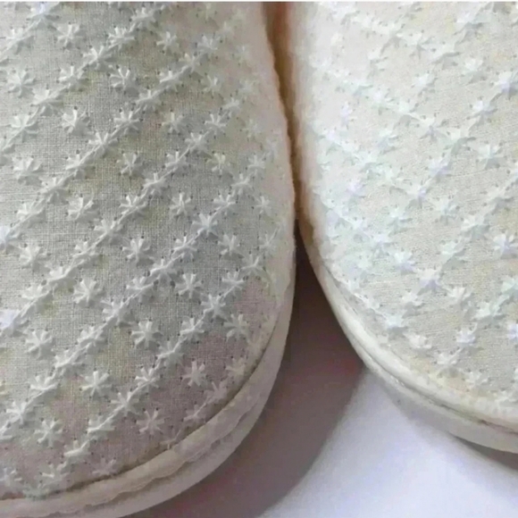 Ellen Tracy Cream Textured Slippers - Picture 8 of 9